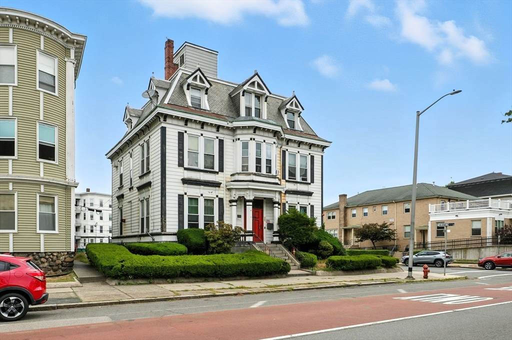 121 N Common - Photo 1