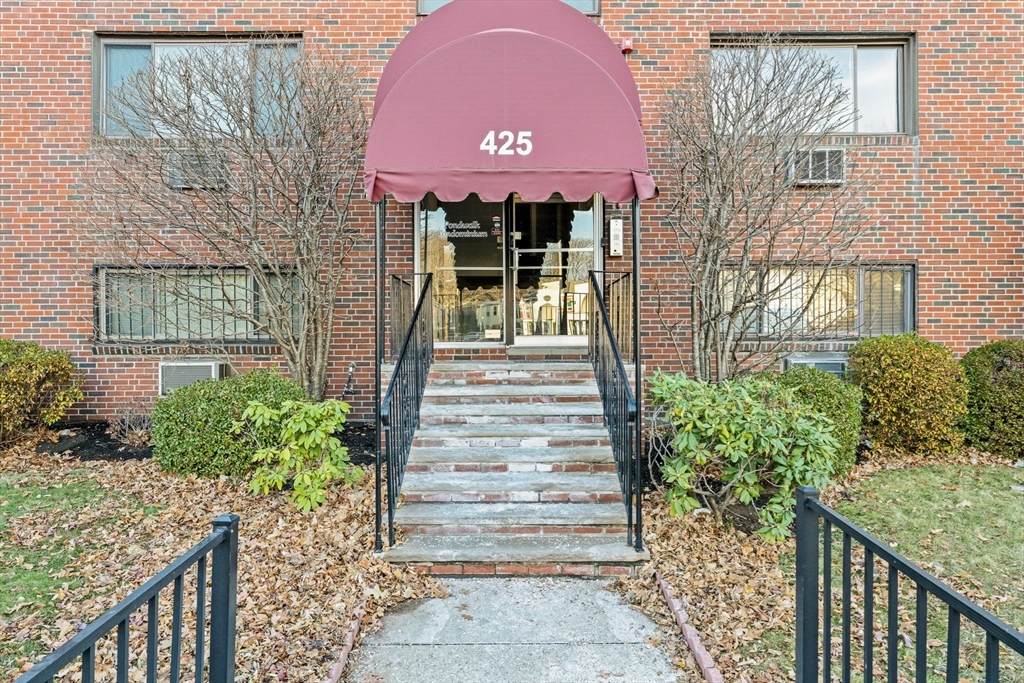 425 S Huntington - Photo 1