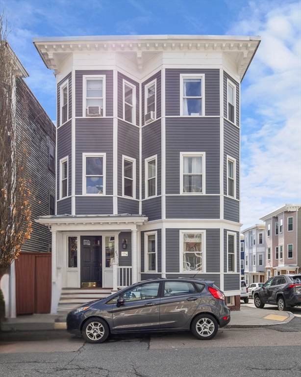 451 E 7th St - Photo 1