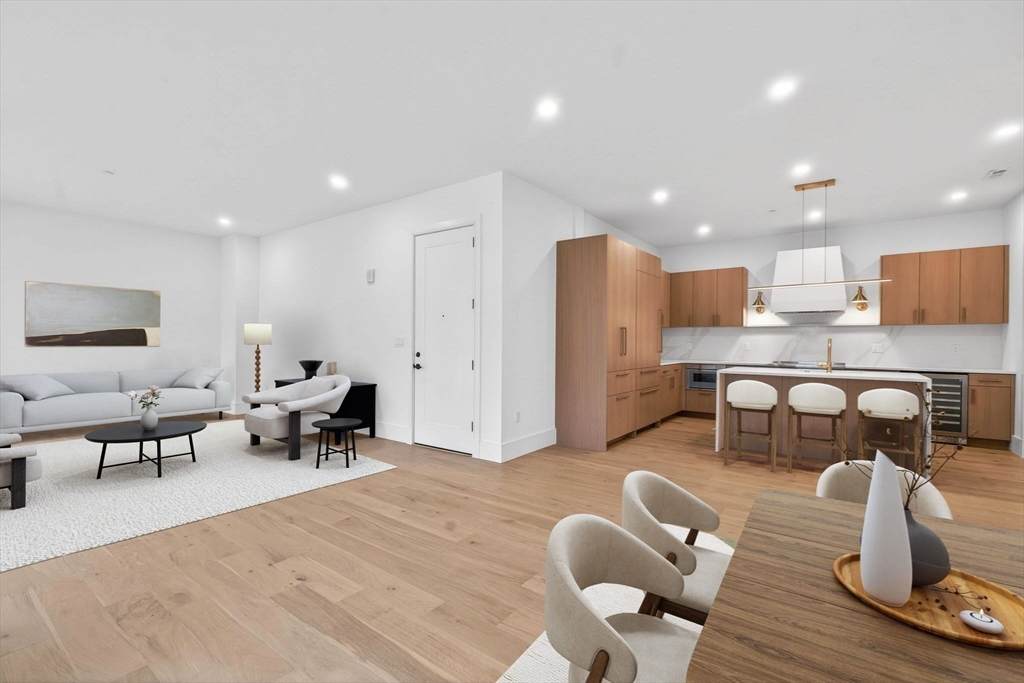 1114 Beacon - Photo 1
