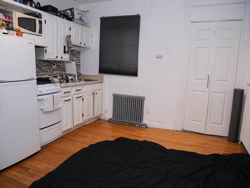 259 W Newton St - Photo 1