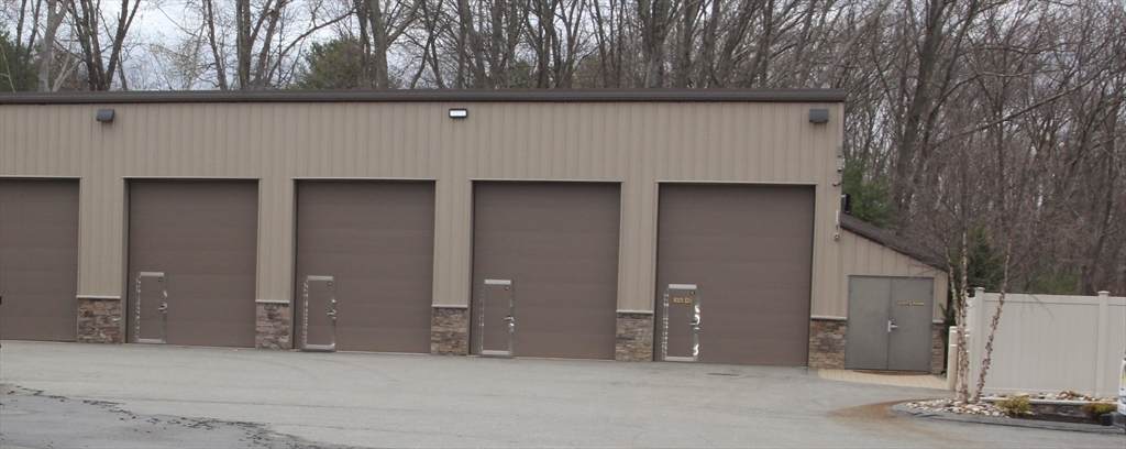 2302 Turnpike St - Photo 1