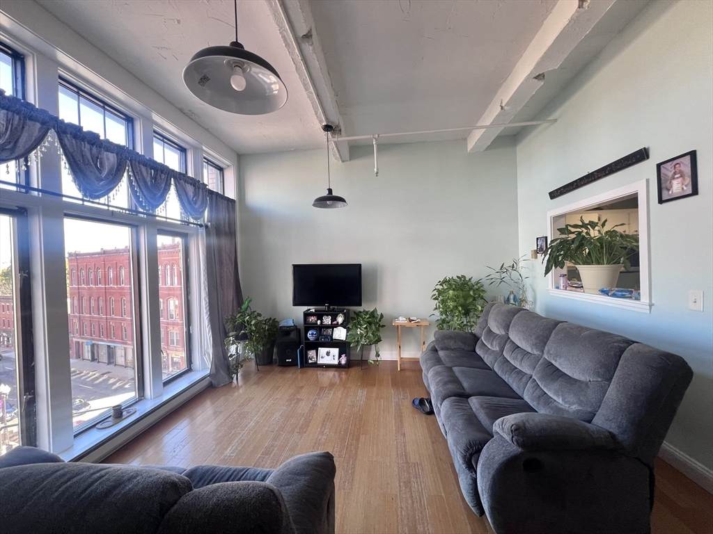 16 Merrimack St - Photo 1