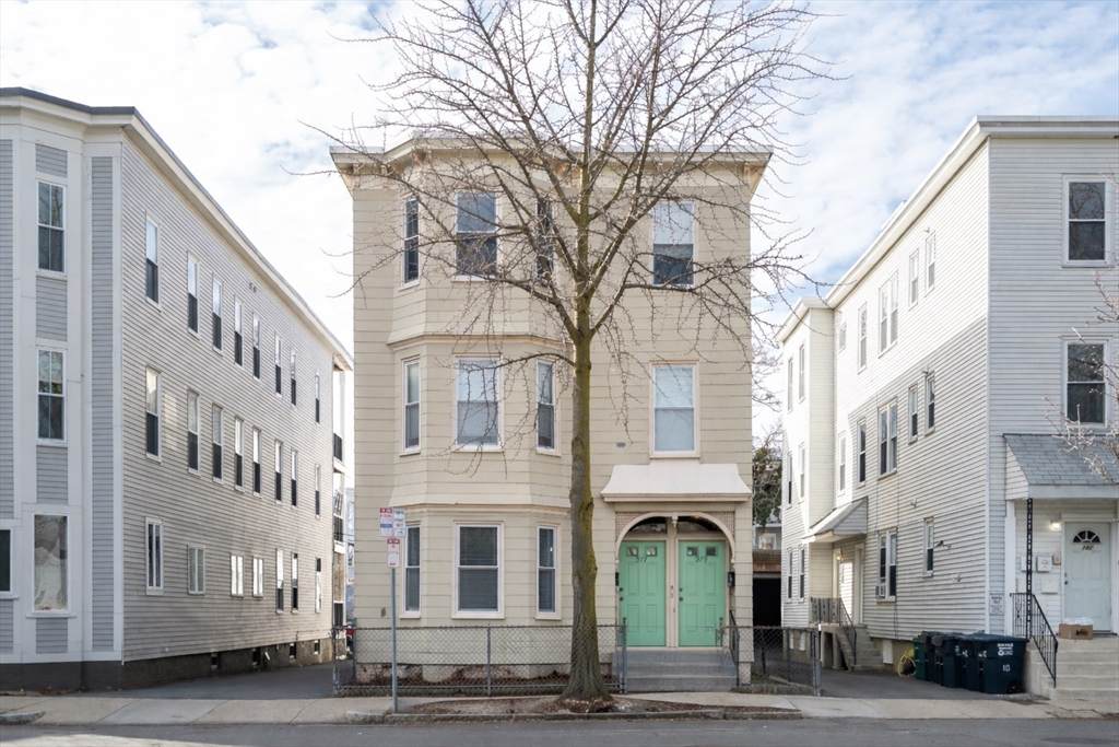 377-379 Cardinal Medeiros Ave - Photo 1