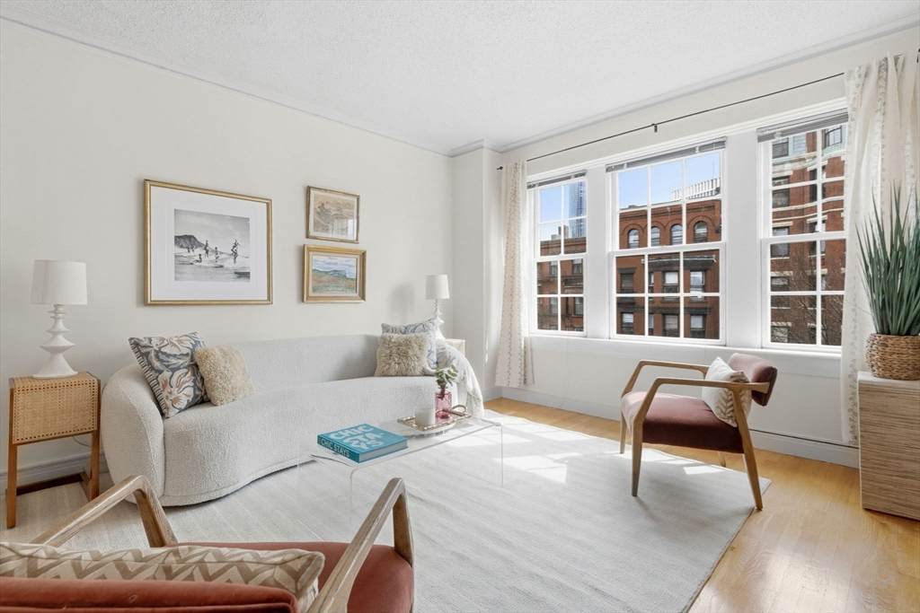534 Beacon St - Photo 1