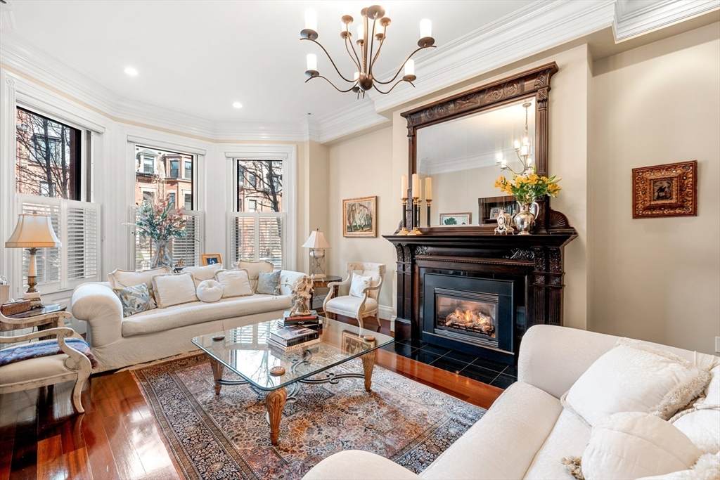 392 Marlborough St - Photo 1