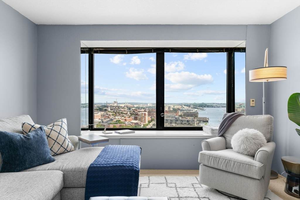 85 East India Row - Photo 1