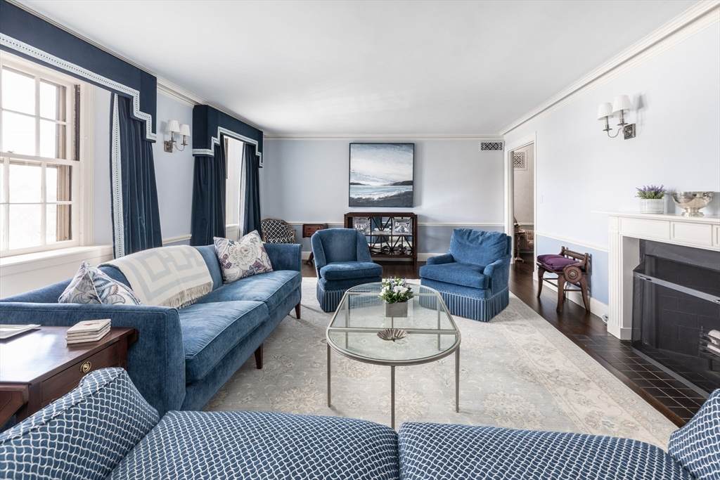 172 Beacon St - Photo 1