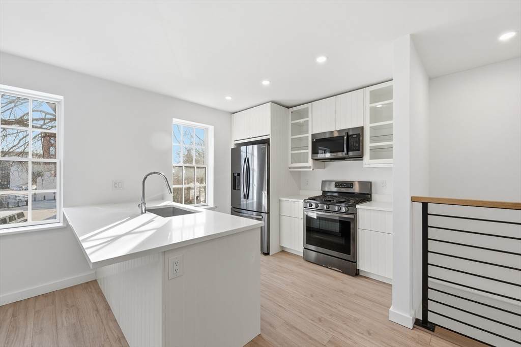 289 Central St - Photo 1