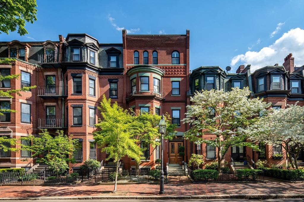 340 Marlborough St - Photo 1