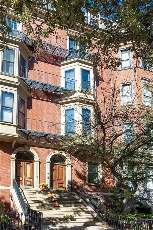 214 Beacon - Photo 1