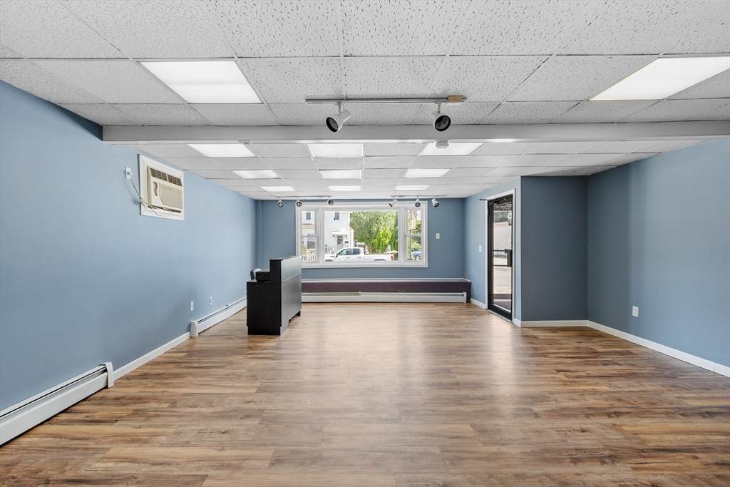 127 Lowell St - Photo 1