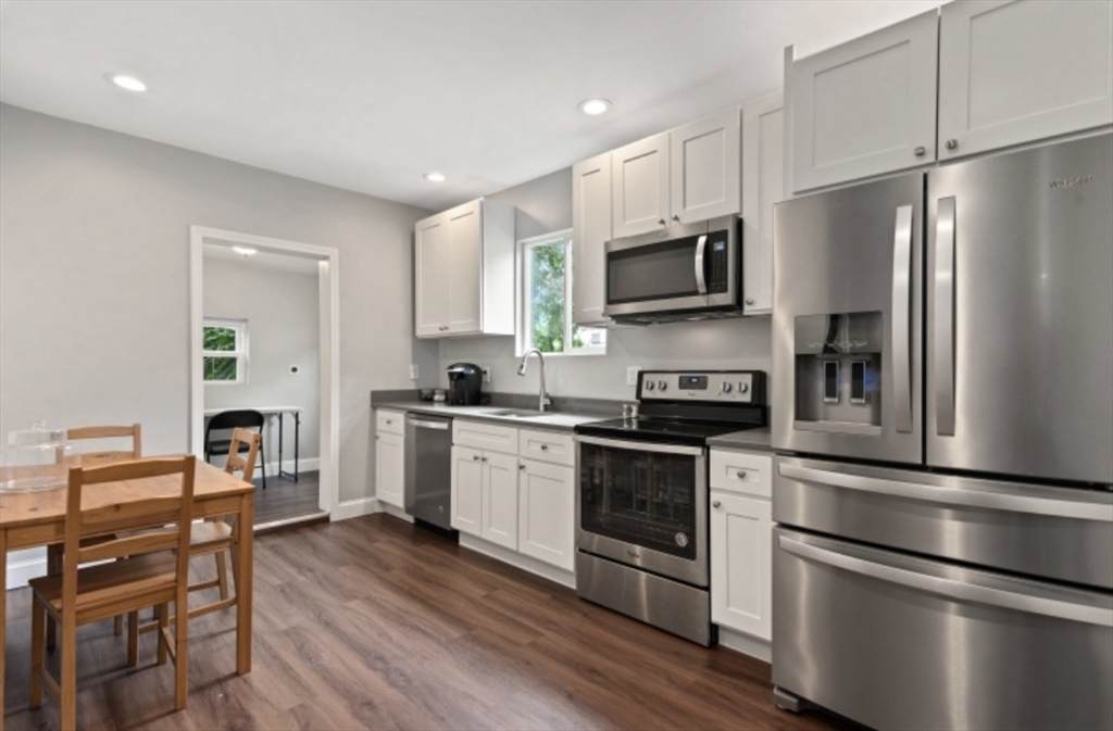 7 Abbotsford - Photo 1