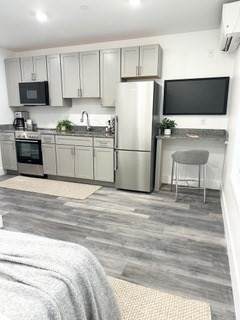 585 Essex St - Photo 1