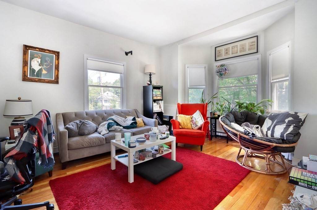 166 Raymond St - Photo 1