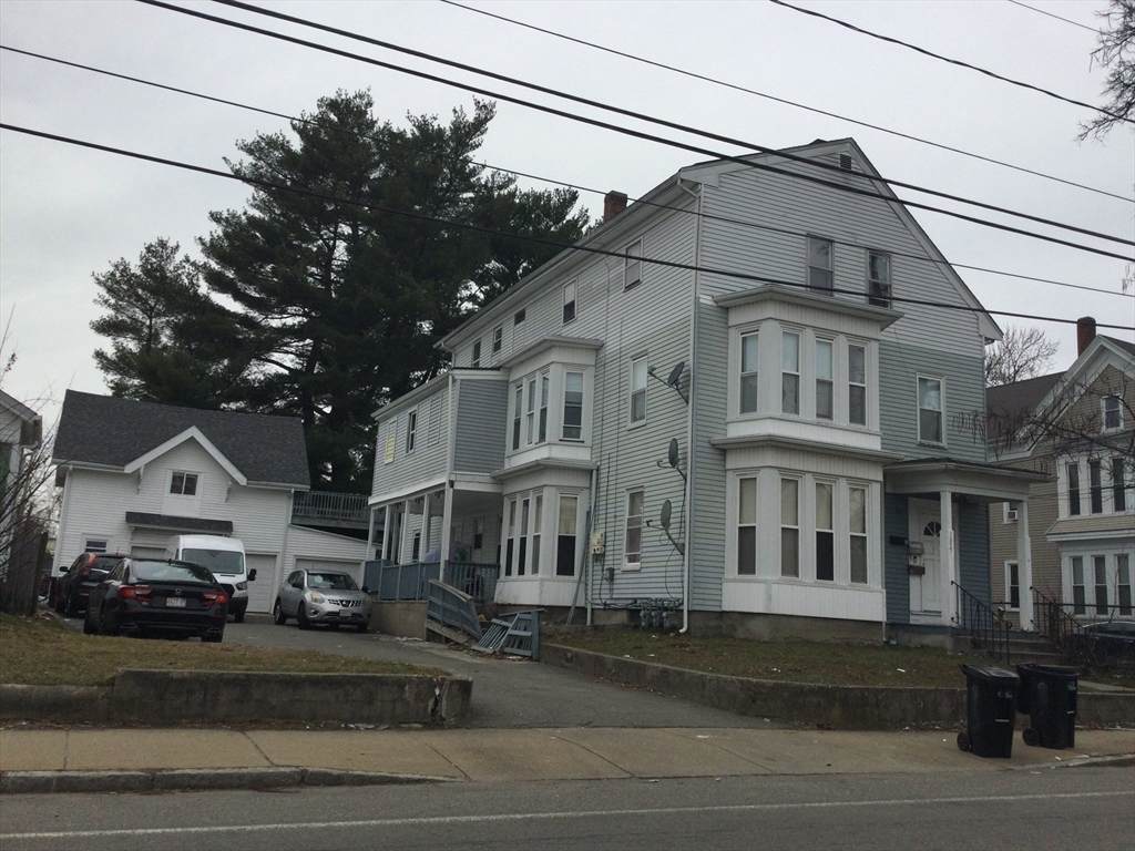 1027 Warren Ave - Photo 1