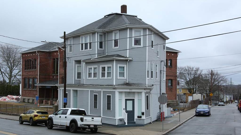1951 Pleasant St - Photo 1