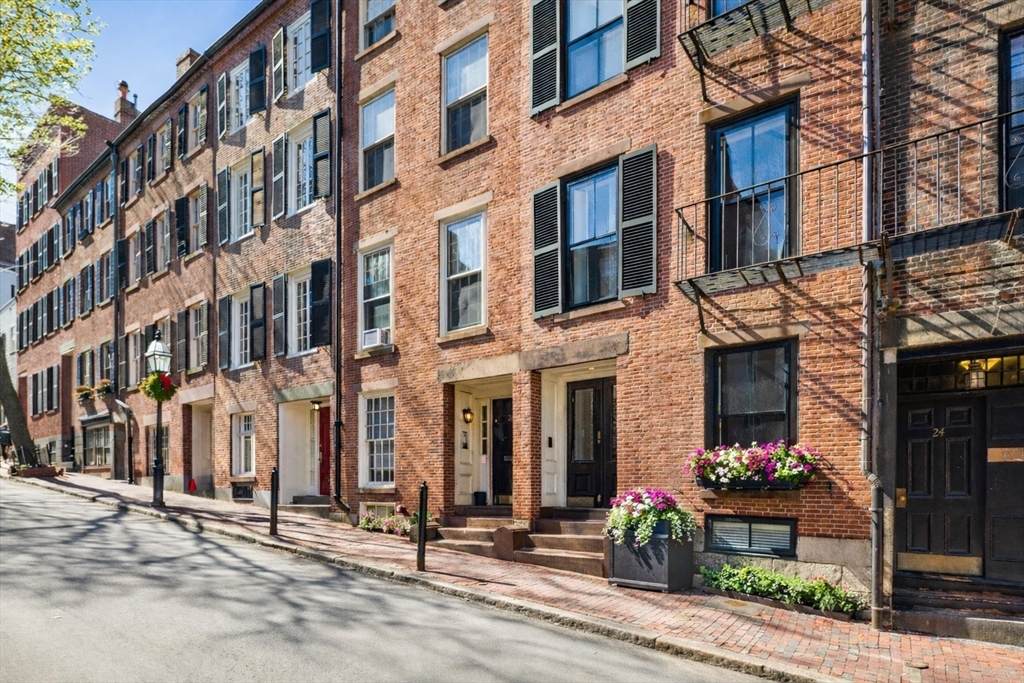22 Joy St - Photo 1