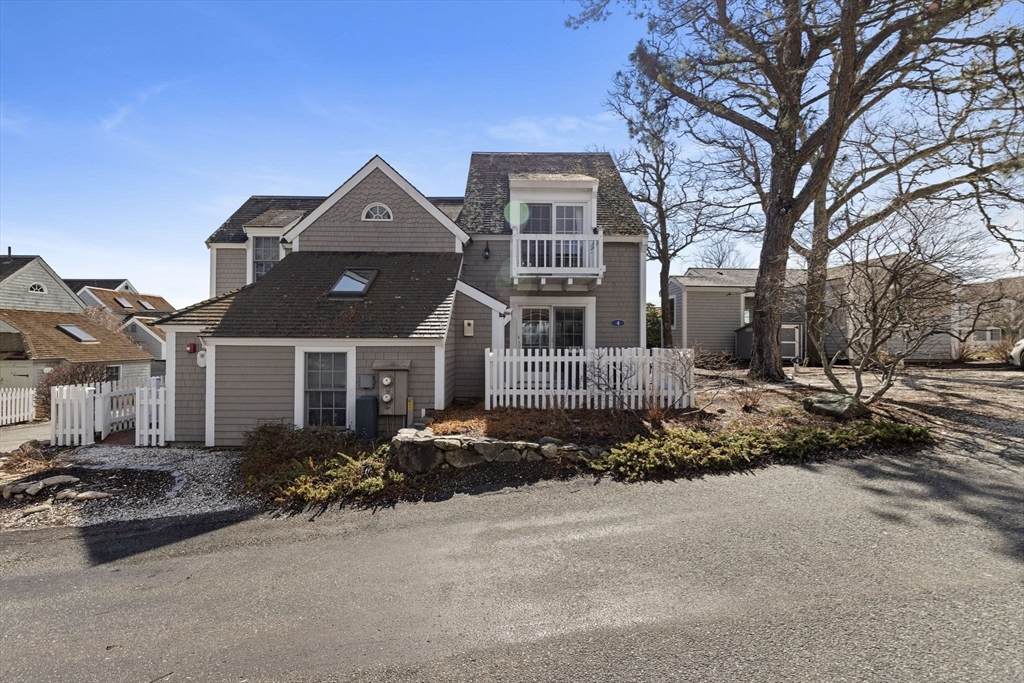 4 Hyannis Point Rd - Photo 1