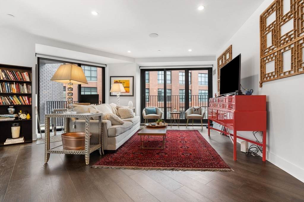 14 W Broadway - Photo 1