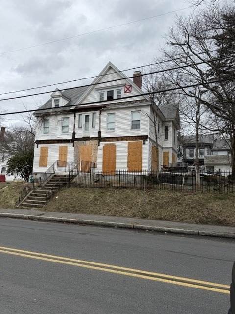 337 Beacon St - Photo 1