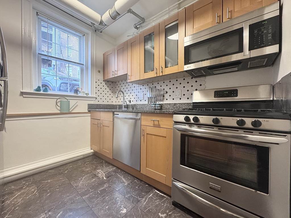139 Beaconsfield - Photo 1