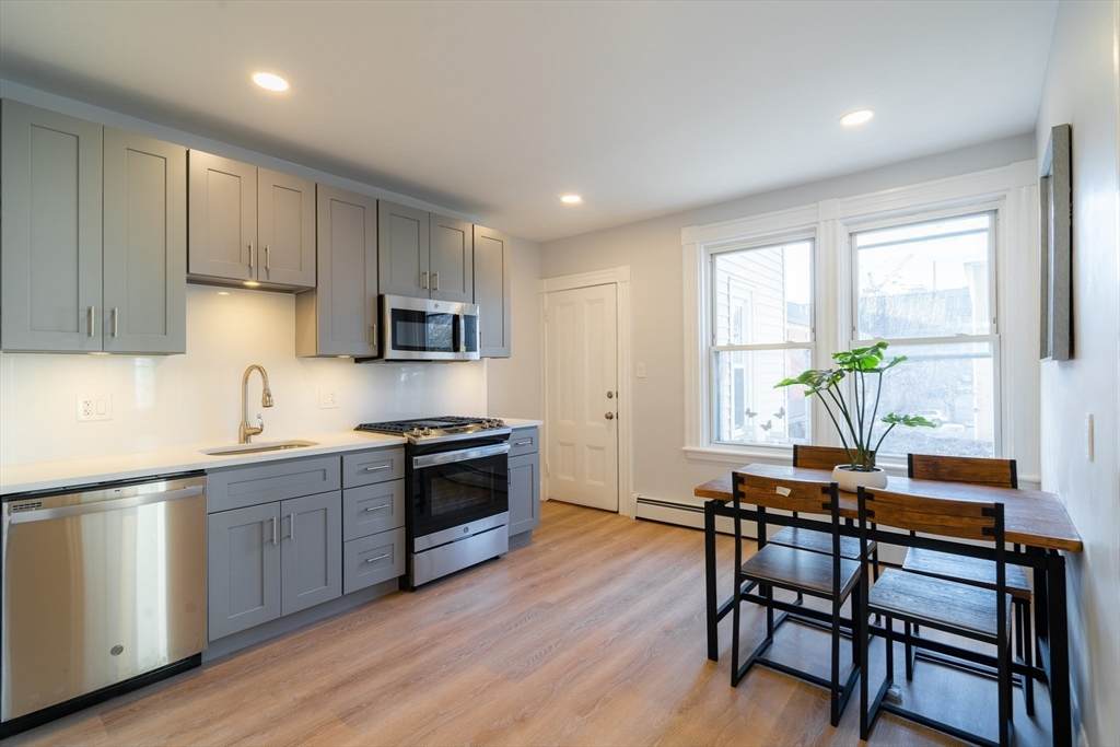 324 Hurley St - Photo 1