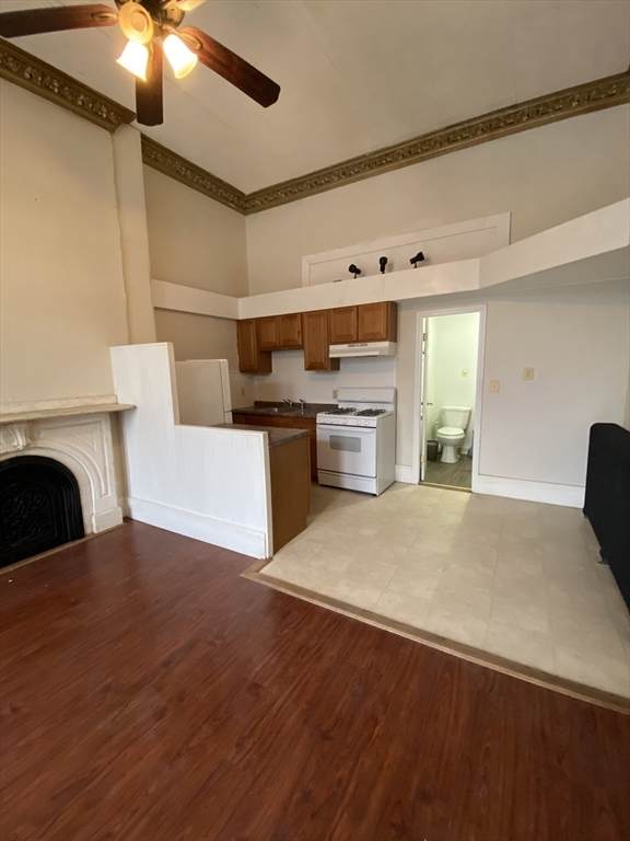 14 Monument Square - Photo 1