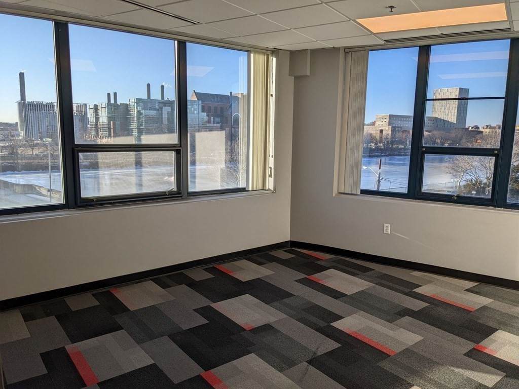 810 Memorial Dr - Photo 1