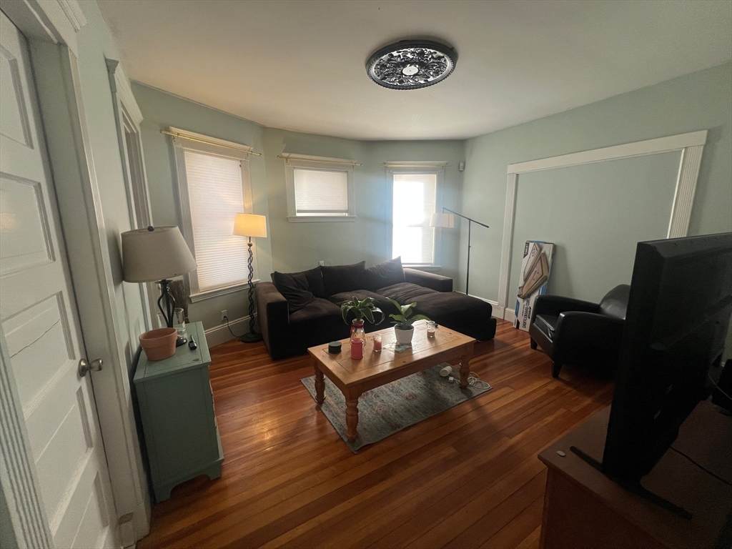 85 Draper - Photo 1