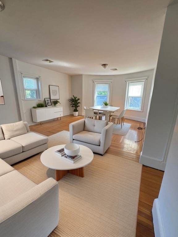 14 Lyndhurst - Photo 1