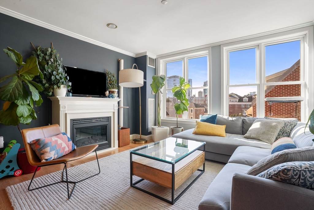 65 Chelsea Street - Photo 1