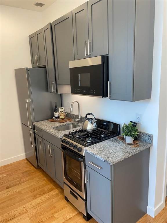 64 Market St - Photo 1