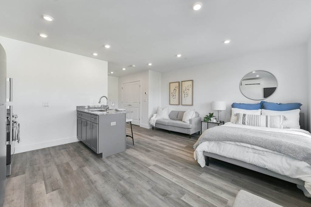 585 Essex St - Photo 1