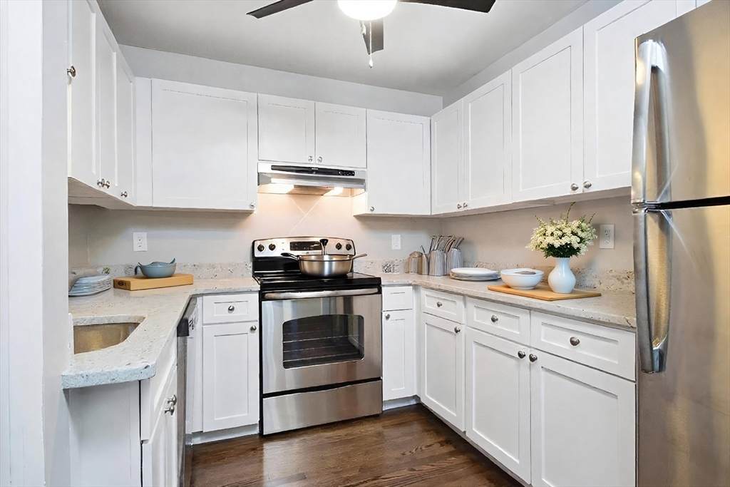 35 Webster St - Photo 1