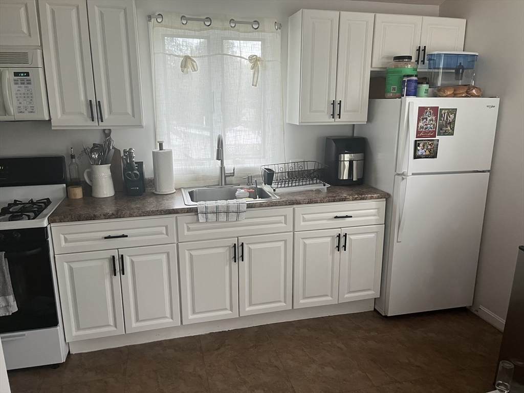 102 Summer St - Photo 1