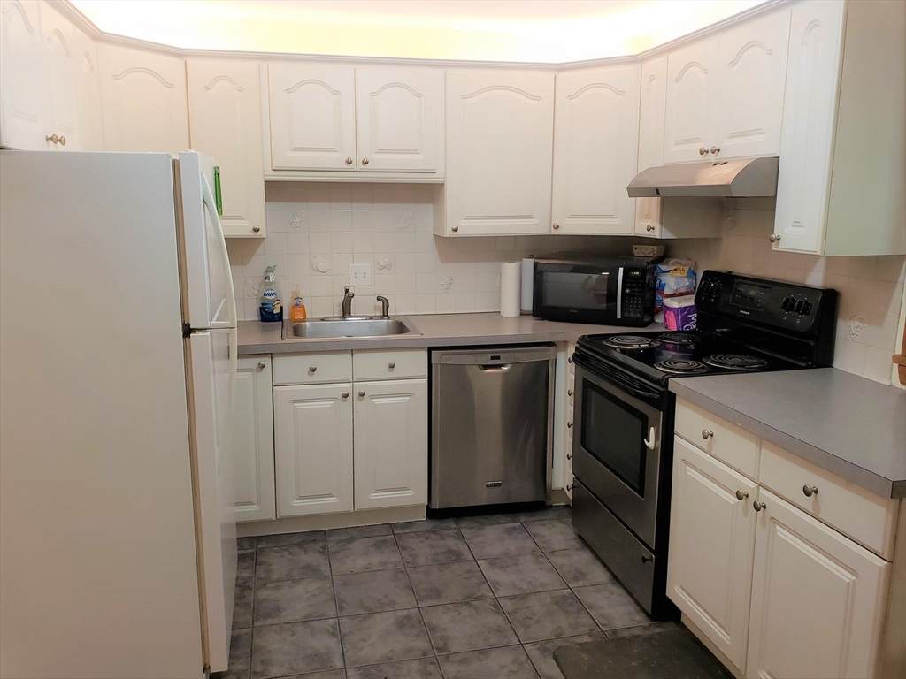 33 Jacqueline Rd - Photo 1