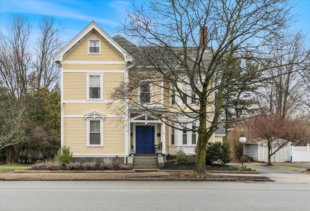 171 Lowell St - Photo 1