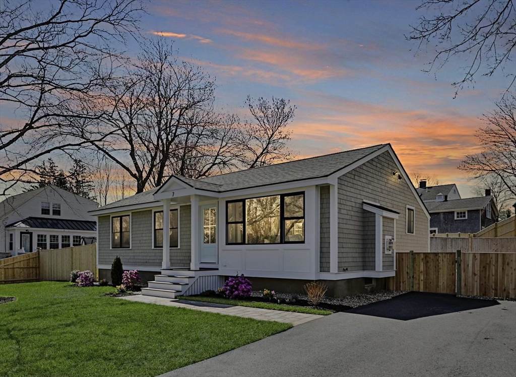 7 Christopher St - Photo 1