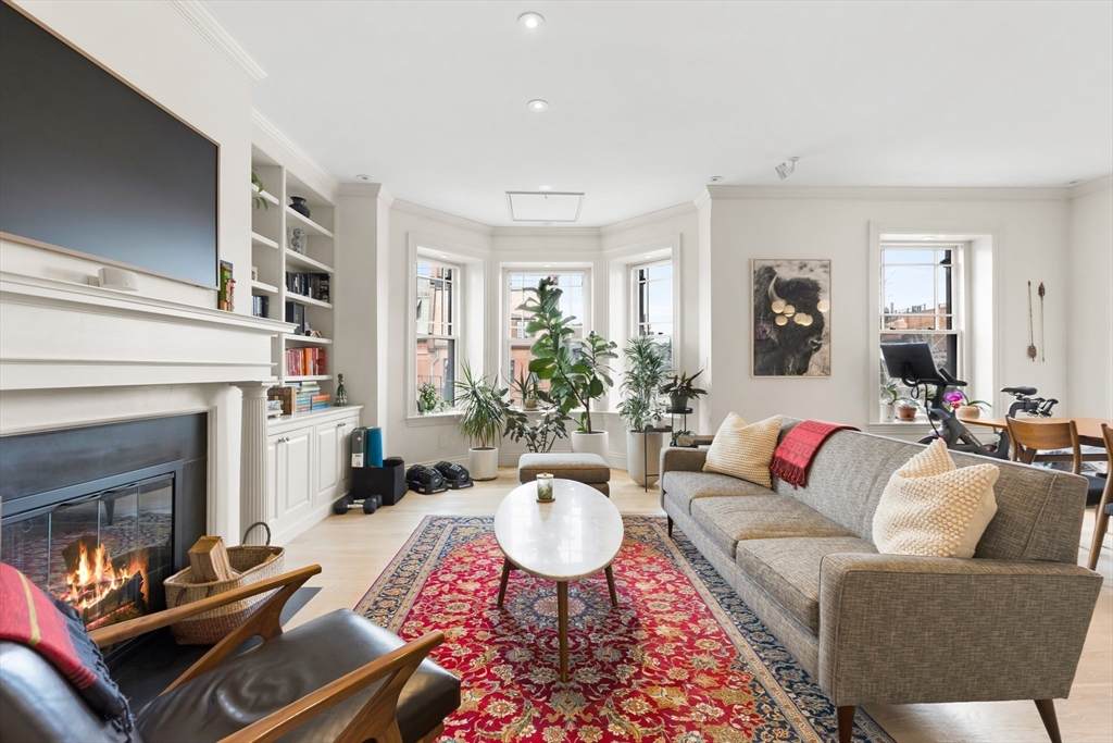 238 Marlborough St - Photo 1