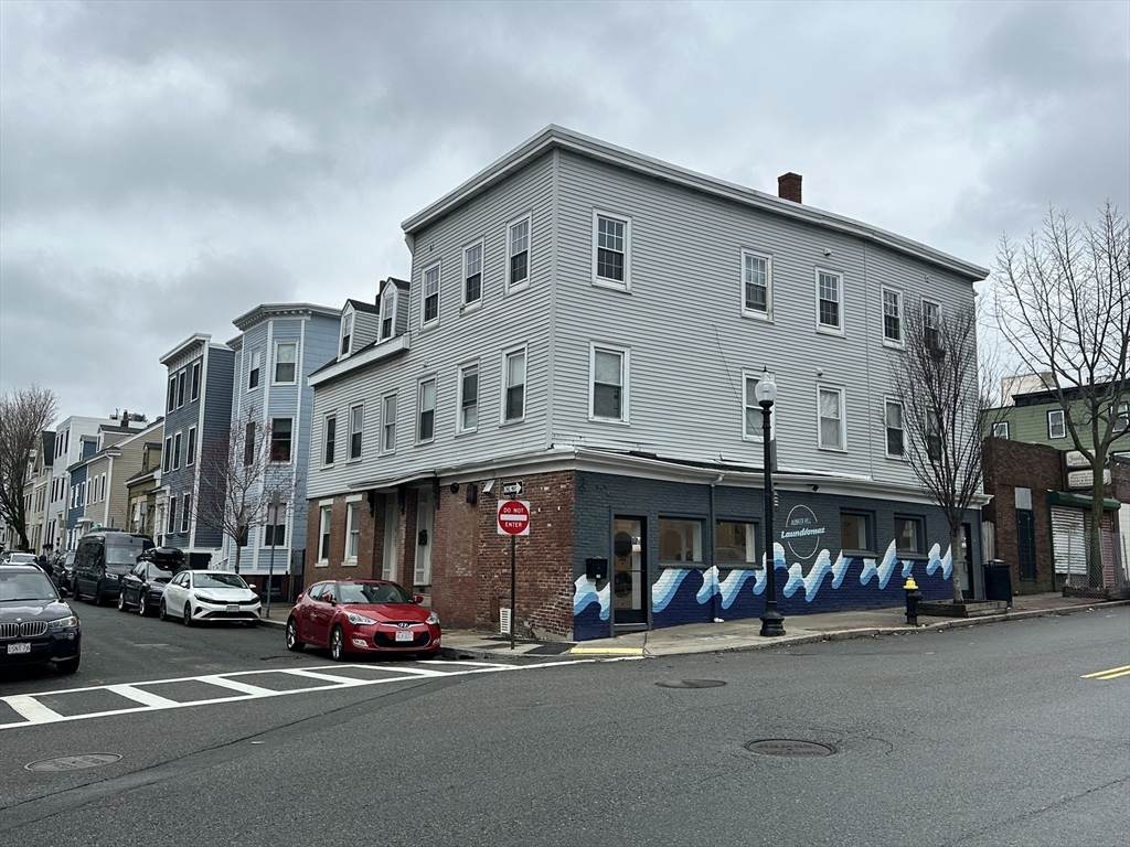 194-198 Bunker Hill St - Photo 1