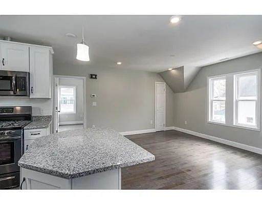 17 Tower St - Photo 1