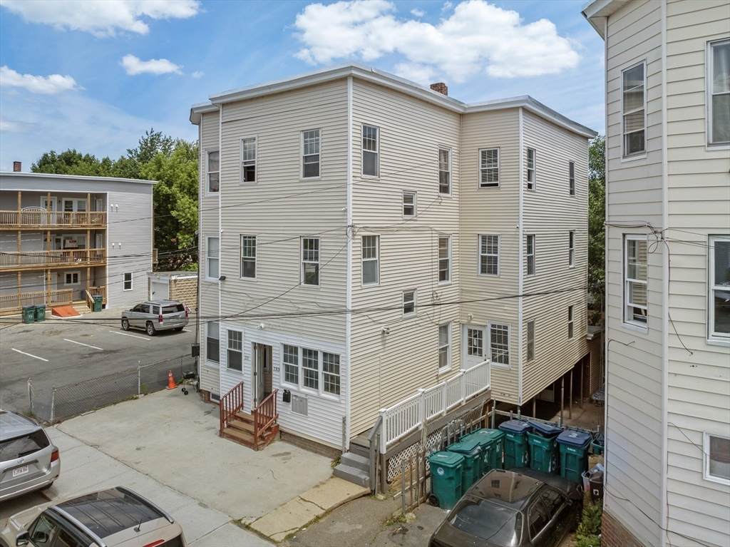 131 Clarendon St - Photo 1