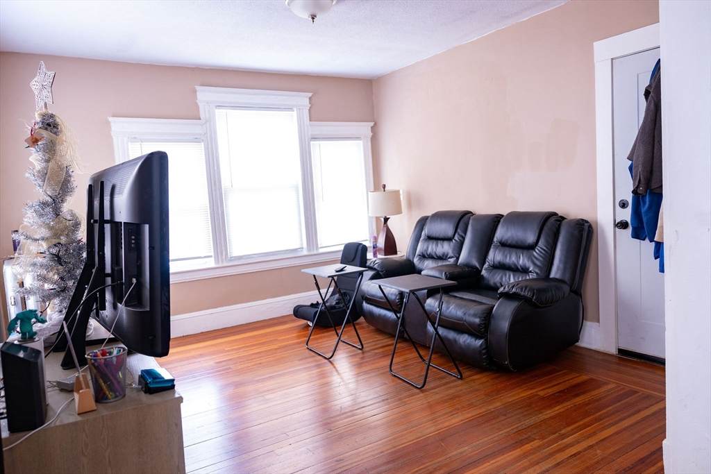 38 Greenacre Sq - Photo 1