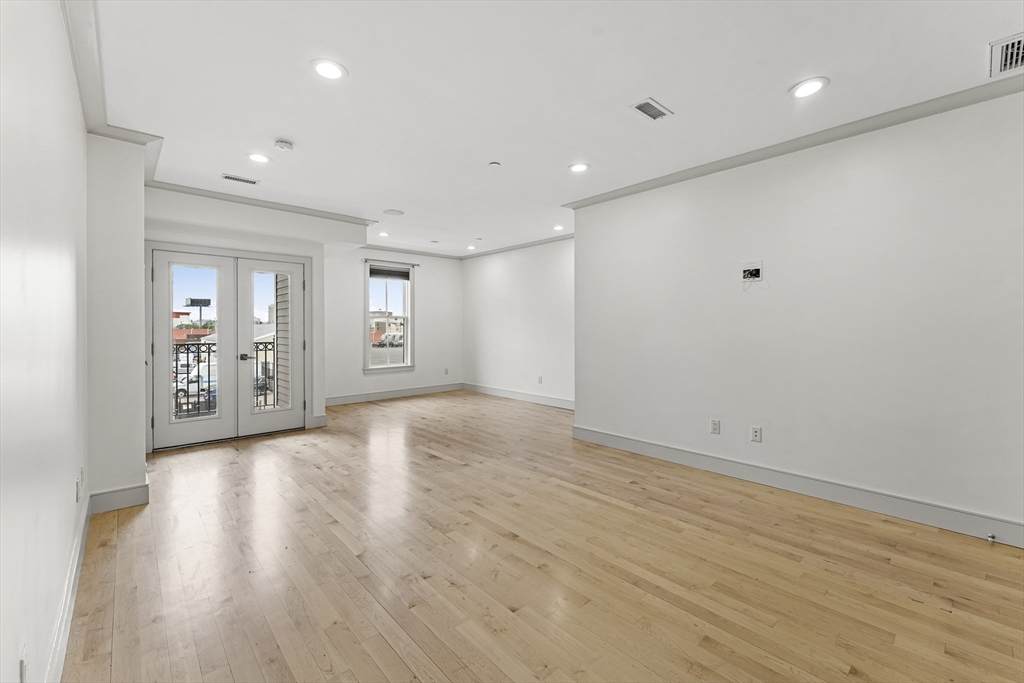542 Dorchester Ave. - Photo 1