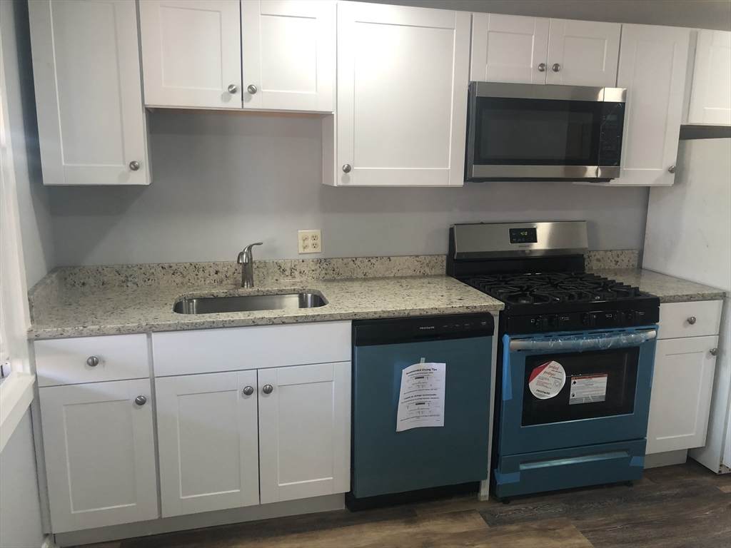 425 Somerville Ave - Photo 1