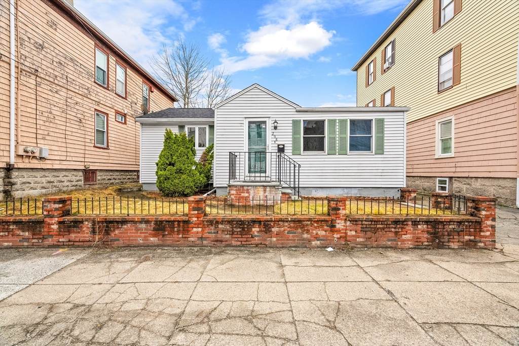 298 Collette St - Photo 1