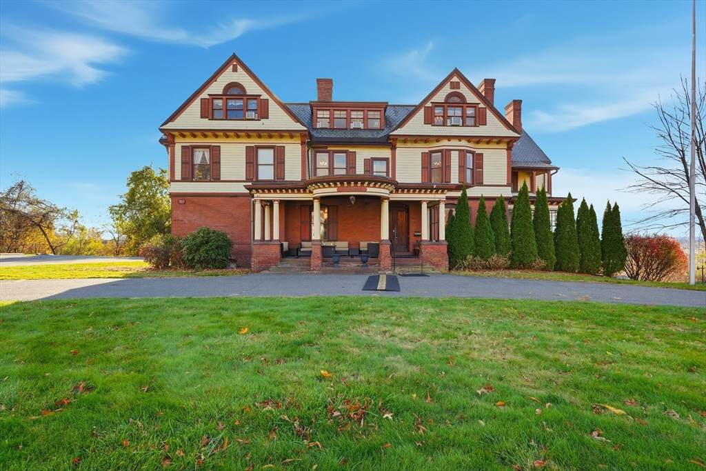 270 Maple St - Photo 1