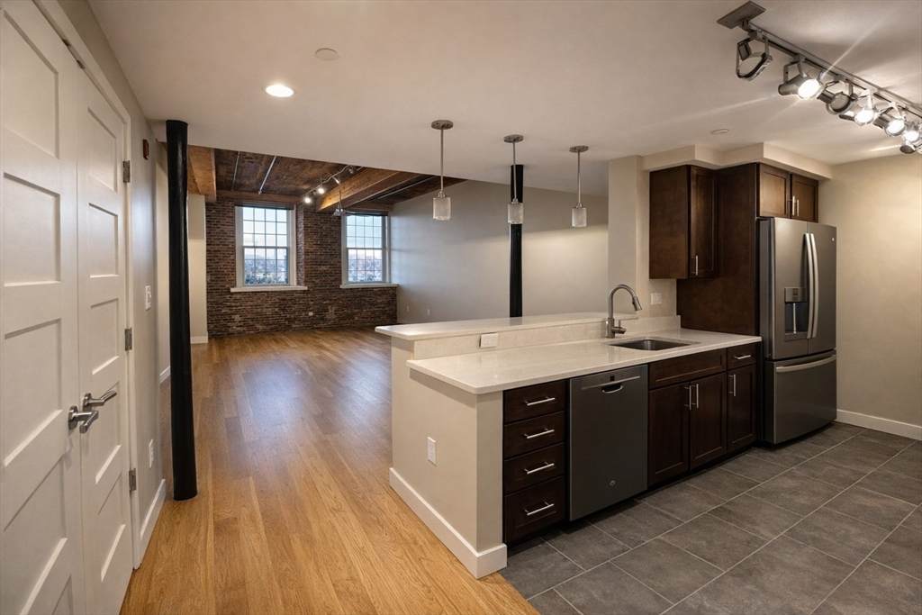 130 John St - Photo 1