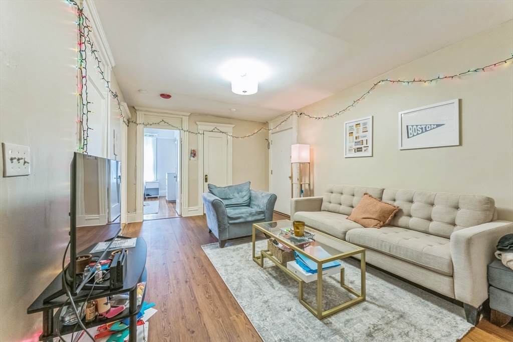466 Commonwealth Ave - Photo 1